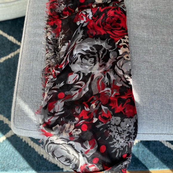 Circle Scarf, Floral design with fringe on edges - Picture 1 of 1